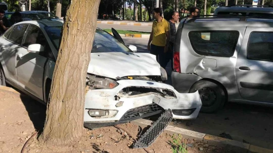 Elazığ'da zincirleme trafik kazası: 3 yaralı