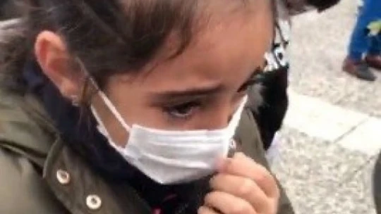 Elazığ'daki 10 Kasım töreninde öğrencinin ağlaması herkesi duygulandırdı