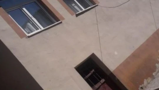 Elazığ'daki depremde bazı binalarda çatlaklar oluştu