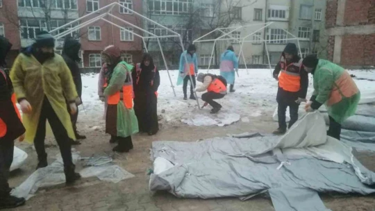 Elazığ'daki enkaz alanına çadırlar kuruluyor