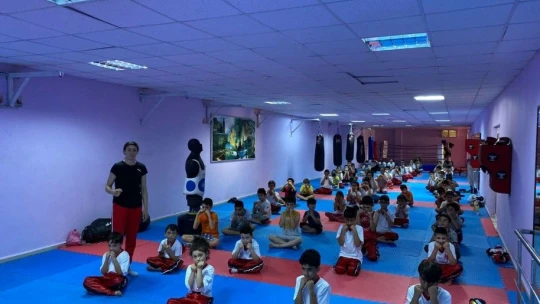 Elazığ'daki yaz spor okulları gençlerin yüzünü güldürüyor