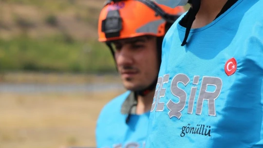 Elazığ depreminin merkez üssünde enkaz arama ve kurtarma tatbikatı
