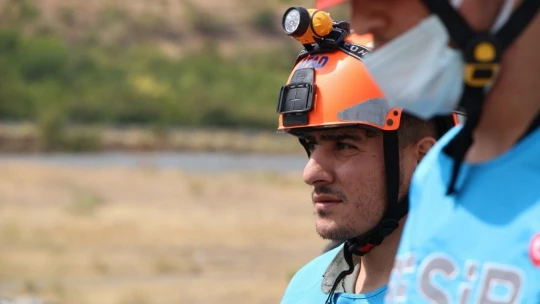Elazığ depreminin merkez üssünde enkaz arama ve kurtarma tatbikatı