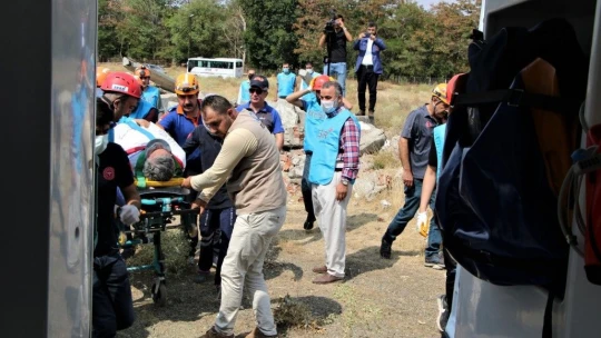 Elazığ depreminin merkez üssünde enkaz arama ve kurtarma tatbikatı