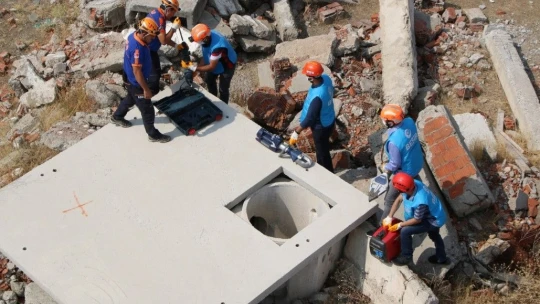 Elazığ depreminin merkez üssünde enkaz arama ve kurtarma tatbikatı