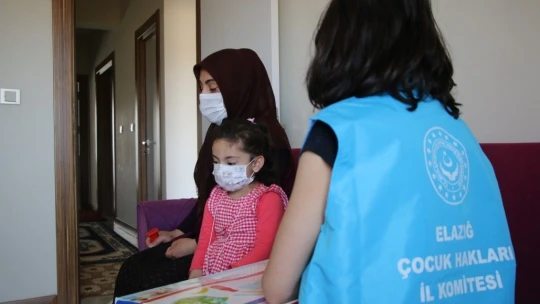 Elazığ depreminin sembol ismi Yüsra bebek ve annesine bayram ziyareti