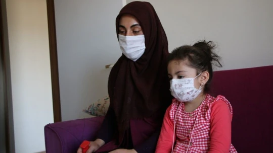 Elazığ depreminin sembol ismi Yüsra bebek ve annesine bayram ziyareti