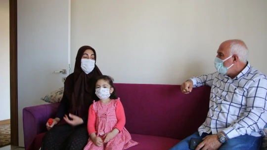 Elazığ depreminin sembol ismi Yüsra bebek ve annesine bayram ziyareti