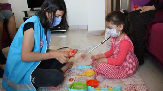 Elazığ depreminin sembol ismi Yüsra bebek ve annesine bayram ziyareti