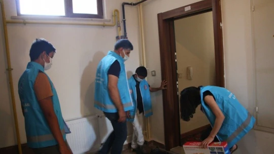 Elazığ depreminin sembol ismi Yüsra bebek ve annesine bayram ziyareti