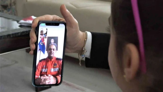 Elazığ depreminin simgesi 'Yüsra Bebek' büyüdü, kendisini kurtaran jandarma ile ilk kez görüştü