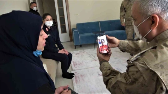 Elazığ depreminin simgesi 'Yüsra Bebek' büyüdü, kendisini kurtaran jandarma ile ilk kez görüştü
