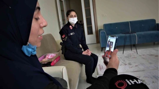 Elazığ depreminin simgesi 'Yüsra Bebek' büyüdü, kendisini kurtaran jandarma ile ilk kez görüştü