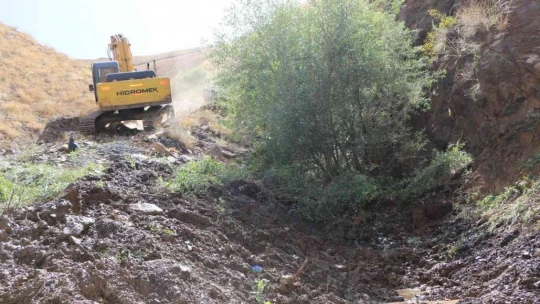 Elazığ derelerinde ıslah çalışması sürüyor