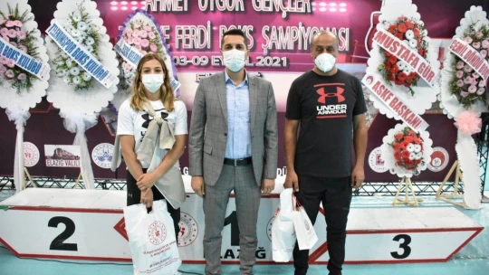 Elazığ Gençlik ve Spor İl Müdürü Eren, Buse Naz Çakıroğlu ile buluştu