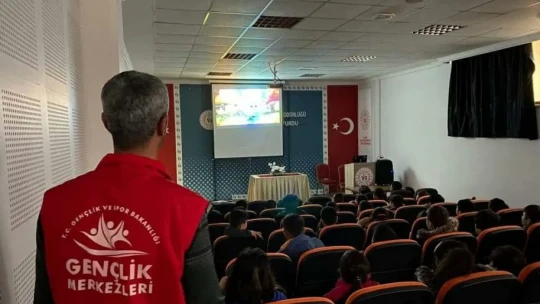 Elazığ GSB, küçük kalpleri güldürmeye çalışıyor