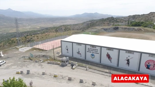 Elazığ'ın 10 ilçesine spor salonu yapıldı