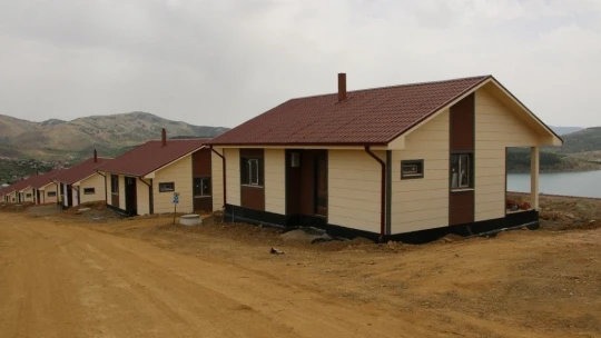 Elazığ'ın 300 köyünde, çelik konutlar yükseliyor