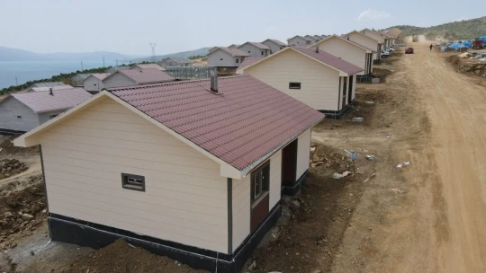 Elazığ'ın 300 köyünde, çelik konutlar yükseliyor
