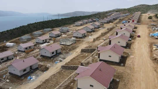 Elazığ'ın 300 köyünde, çelik konutlar yükseliyor