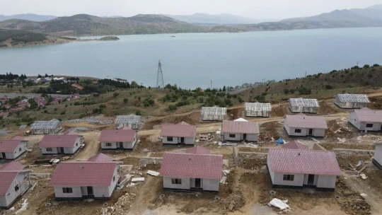 Elazığ'ın 300 köyünde, çelik konutlar yükseliyor