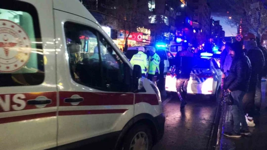 Elazığ'ın en işlek caddesinde bıçaklı kavga: 2 yaralı