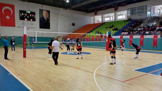 Elazığ'ın ev sahipliğinde voleybol grup müsabakaları başladı
