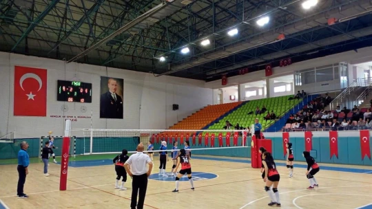 Elazığ'ın ev sahipliğinde voleybol grup müsabakaları başladı