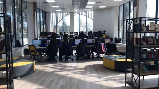 Elazığ'ın ilk dijital kütüphanesi büyük ilgi görüyor