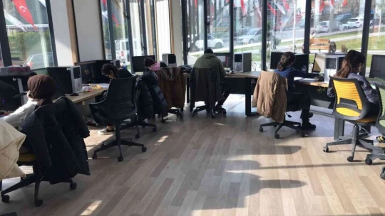 Elazığ'ın ilk dijital kütüphanesi büyük ilgi görüyor