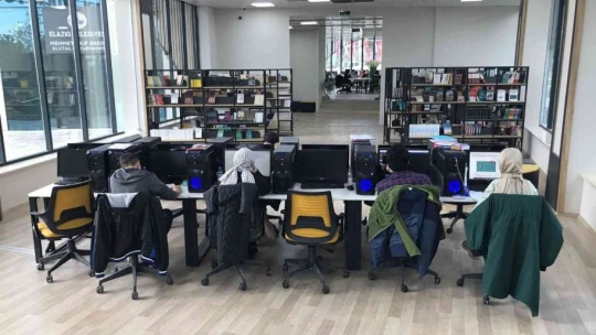 Elazığ'ın ilk dijital kütüphanesi büyük ilgi görüyor