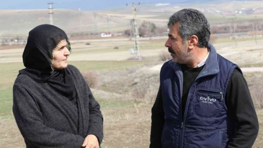 Elazığ'ın ilk kadın muhtarıydı, koltuğu eşinden devraldı, köyün Emine ablası oldu