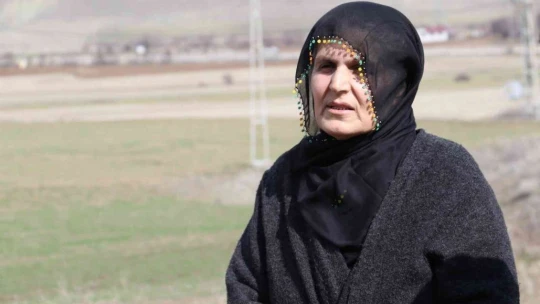 Elazığ'ın ilk kadın muhtarıydı, koltuğu eşinden devraldı, köyün Emine ablası oldu