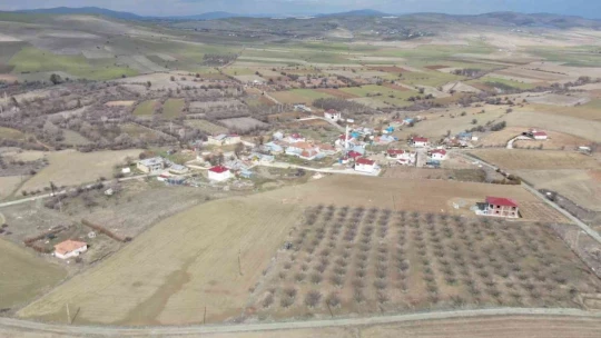 Elazığ'ın ilk kadın muhtarıydı, koltuğu eşinden devraldı, köyün Emine ablası oldu