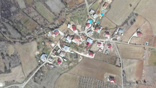 Elazığ'ın ilk kadın muhtarıydı, koltuğu eşinden devraldı, köyün Emine ablası oldu