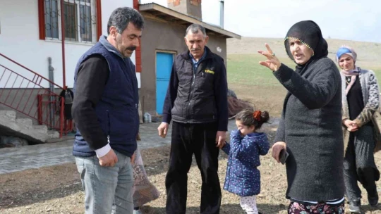 Elazığ'ın ilk kadın muhtarıydı, koltuğu eşinden devraldı, köyün Emine ablası oldu