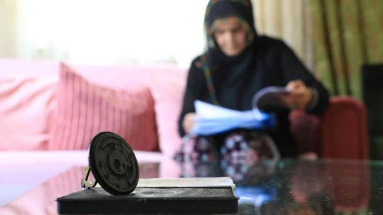Elazığ'ın ilk kadın muhtarıydı, koltuğu eşinden devraldı, köyün Emine ablası oldu