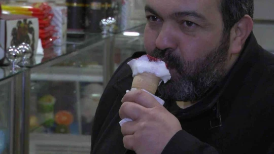 Elazığ'ın patentli lezzeti vişne dondurmasına kışın yoğun ilgi