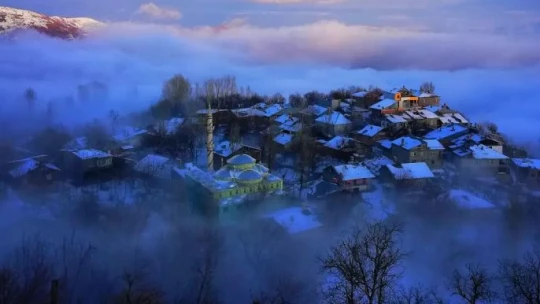 Elazığ'ın şirin köyünde sis güzelliği