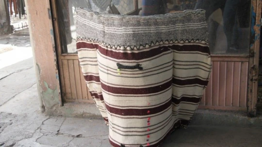 Elazığ'ın son semer ve palan ustası teknolojiye direniyor