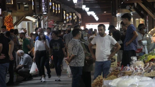 Kapalı Çarşı'da bayram yoğunluğu
