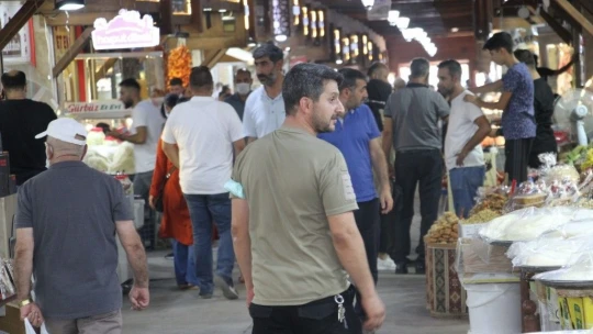 Kapalı Çarşı'da bayram yoğunluğu