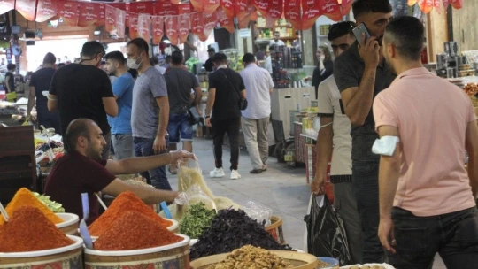 Kapalı Çarşı'da bayram yoğunluğu