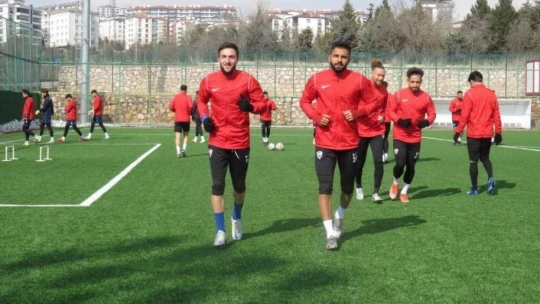 Elazığ Karakoçan FK, topbaşı yapıyor