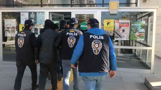 Elazığ merkezli 3 ilde kart kopyalama çetesine operasyon: 5 gözaltı
