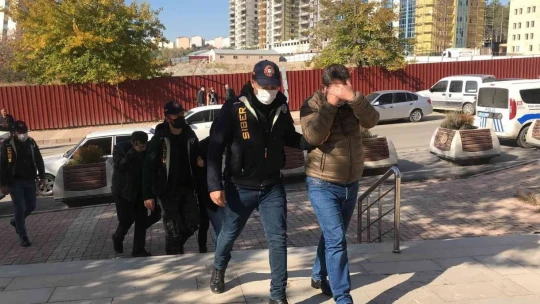 Elazığ merkezli 3 ilde kart kopyalama çetesine operasyon: 5 gözaltı
