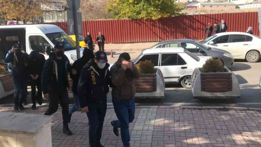 Elazığ merkezli 3 ilde kart kopyalama çetesine operasyon: 5 gözaltı