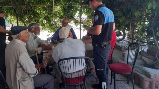 Polis plajlarda boğulmalara karşı vatandaşları uyardı