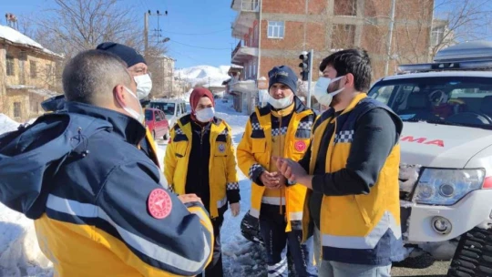 Elazığ Sağlık Müdürü Prof. Dr. Polat, hasta kurtarma operasyonuna katıldı