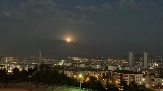 Elazığ semalarında dolunayın görsel şöleni